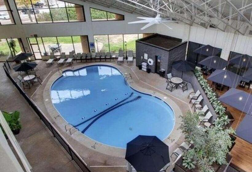 The Atrium Hotel On Third