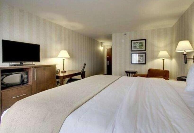 The Atrium Hotel On Third