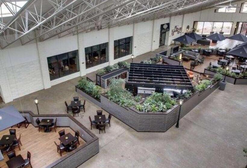 The Atrium Hotel On Third