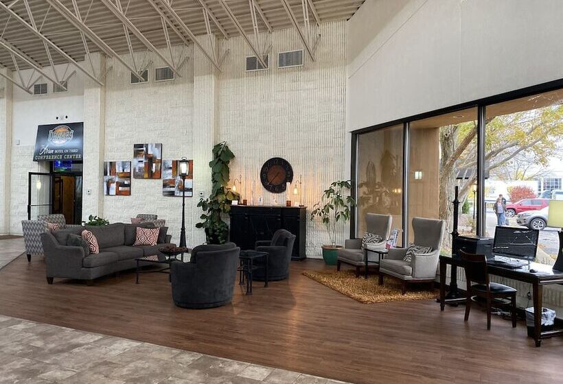 The Atrium Hotel On Third