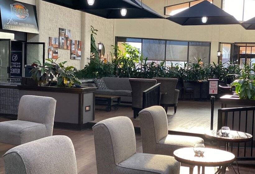 The Atrium Hotel On Third