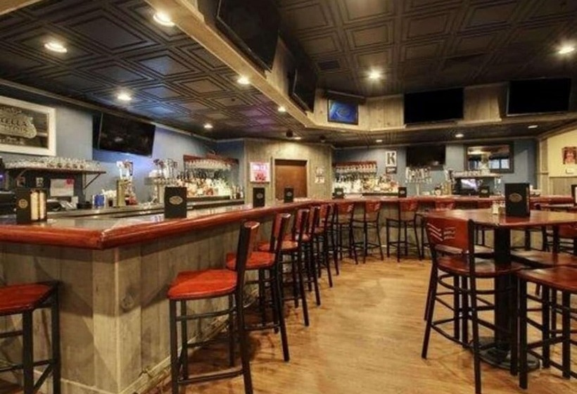 The Atrium Hotel On Third