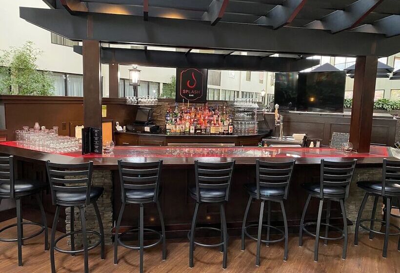 The Atrium Hotel On Third