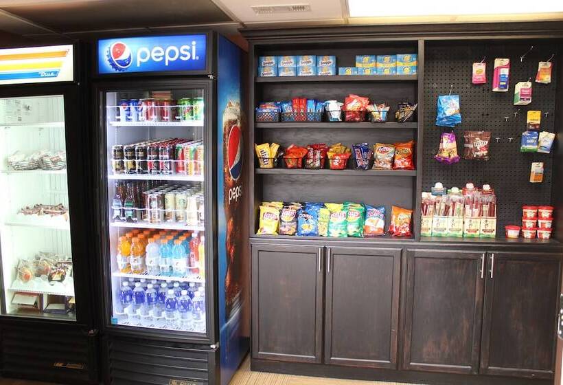 The Atrium Hotel On Third