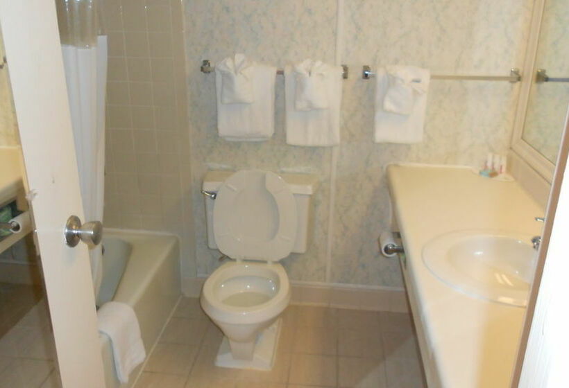 Travelodge Peoria Hotel and Conference Center