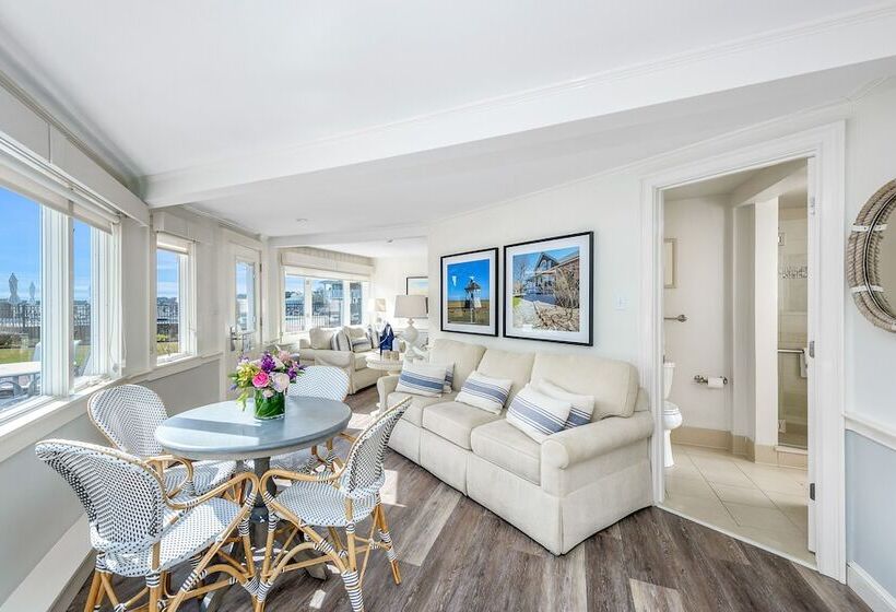 Отель The Harborside Inn