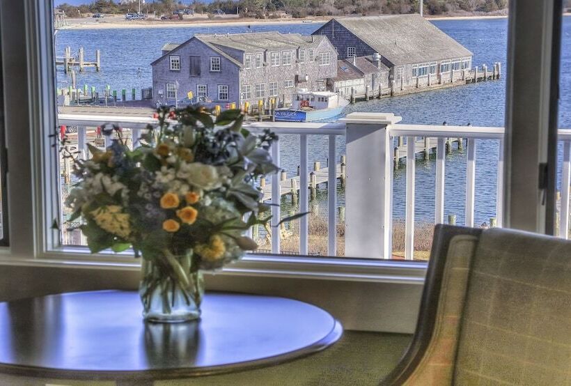 Отель The Harborside Inn