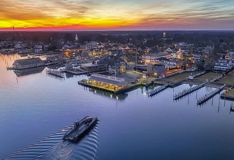 Отель The Harborside Inn