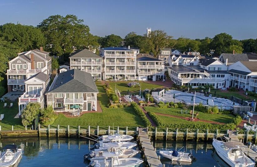 Отель The Harborside Inn