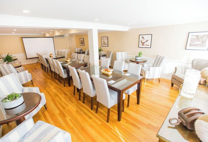 酒店 The Harborside Inn