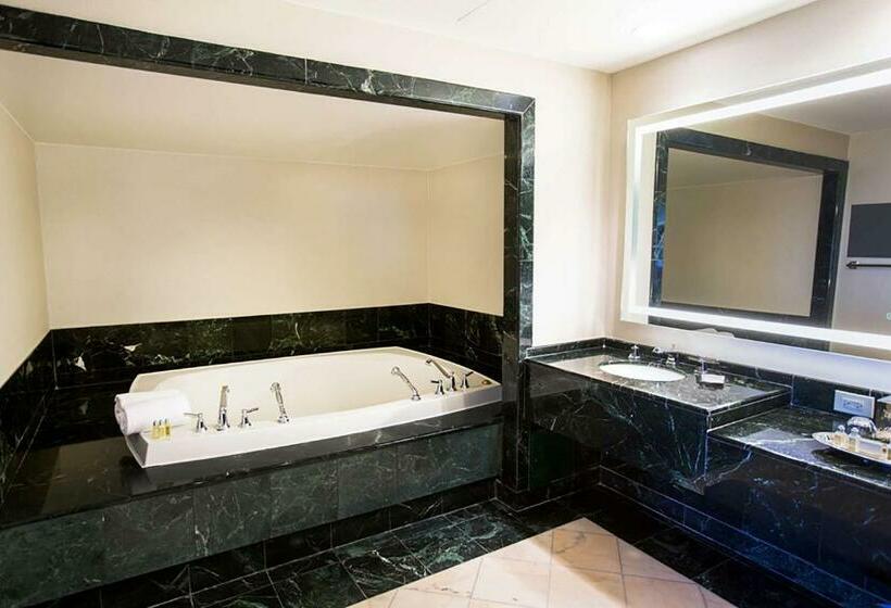 هتل The Royal Sonesta Harbor Court Baltimore