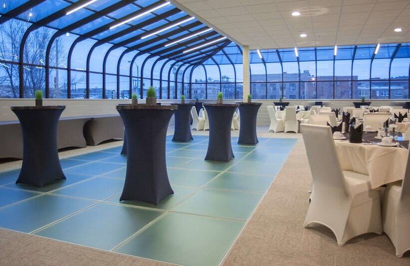 The Rushmore Hotel & Suites; Bw Premier Collection