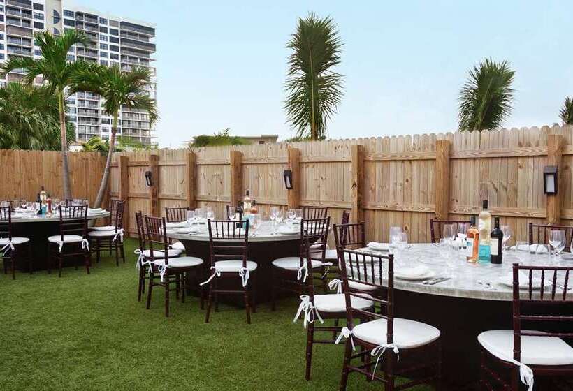 فندق The Singer Oceanfront Resort, Curio Collection By Hilton