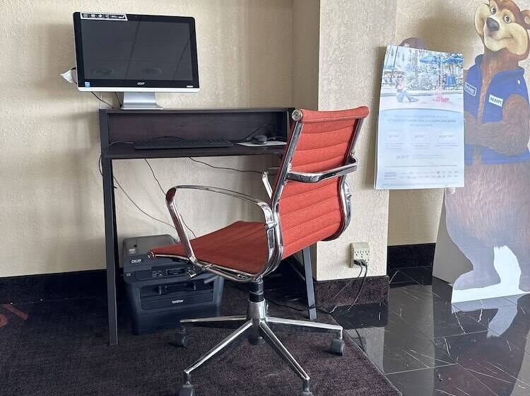 فندق Travelodge By Wyndham Sturgis