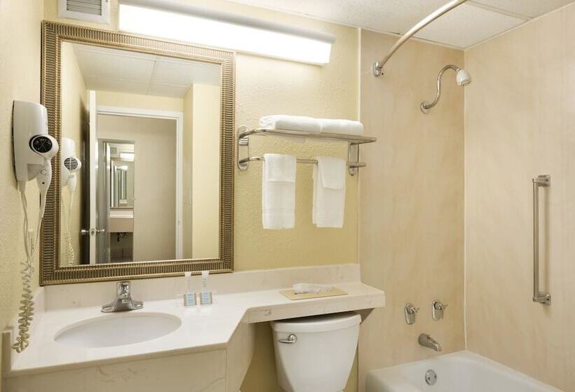 فندق Travelodge By Wyndham Sturgis