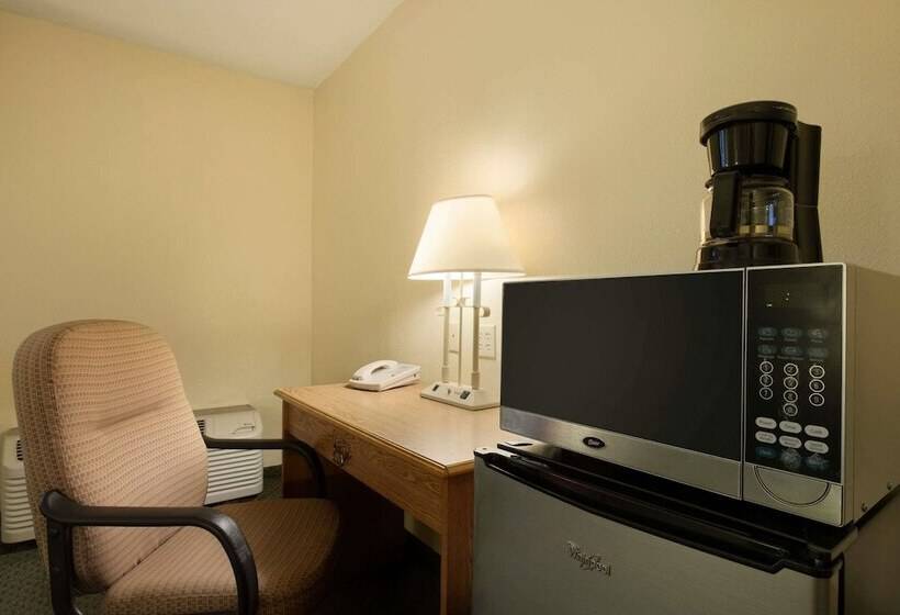 فندق Travelodge By Wyndham Sturgis