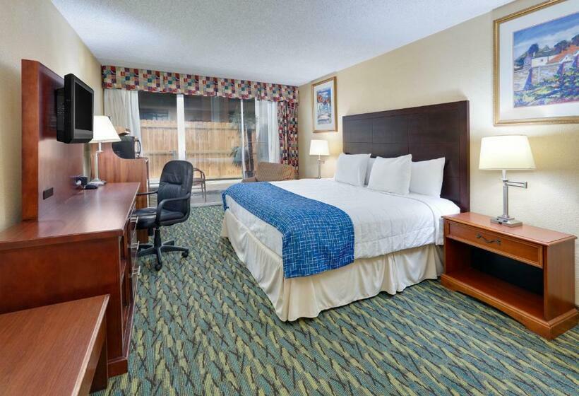 فندق Travelodge By Wyndham Texarkana