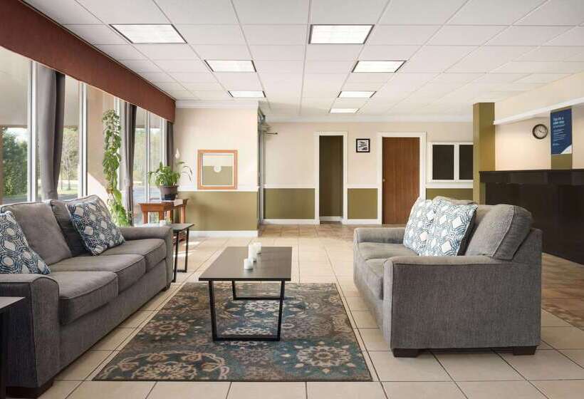 בית מלון כפרי Travelodge By Wyndham Zanesville