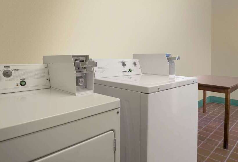 فندق Travelodge By Wyndham Zanesville