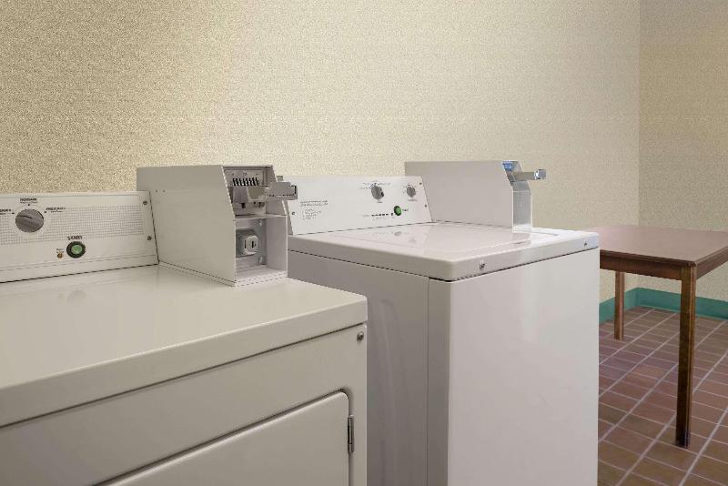 فندق Travelodge By Wyndham Zanesville