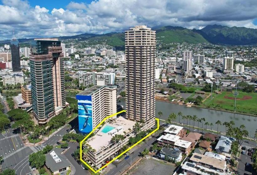 בית מלון כפרי Waikiki Monarch