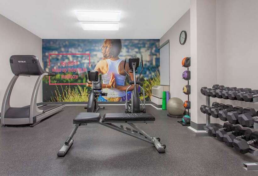 ホテル Wingate By Wyndham Charleston Coliseum