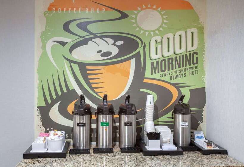 ホテル Wingate By Wyndham Charleston Coliseum