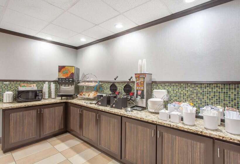 ホテル Wingate By Wyndham Charleston Coliseum