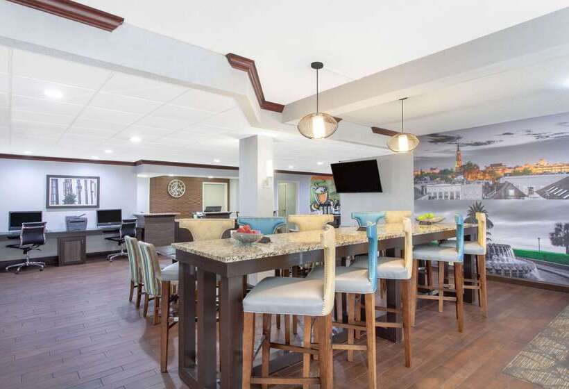 ホテル Wingate By Wyndham Charleston Coliseum