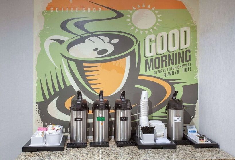 ホテル Wingate By Wyndham Charleston Coliseum