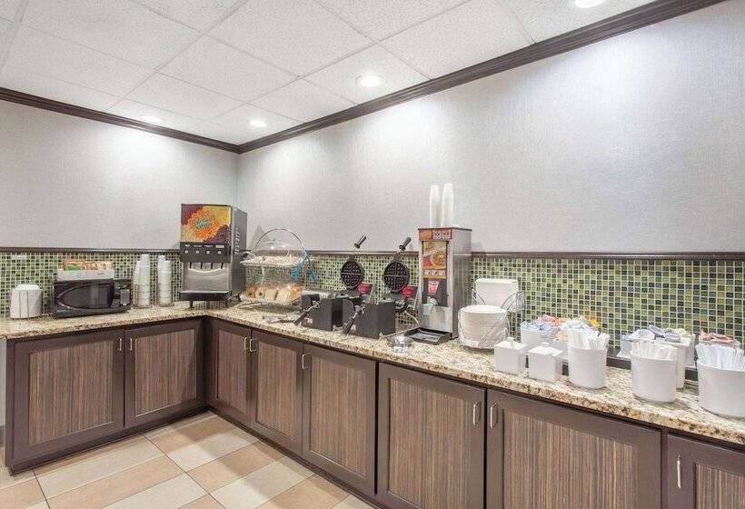 ホテル Wingate By Wyndham Charleston Coliseum