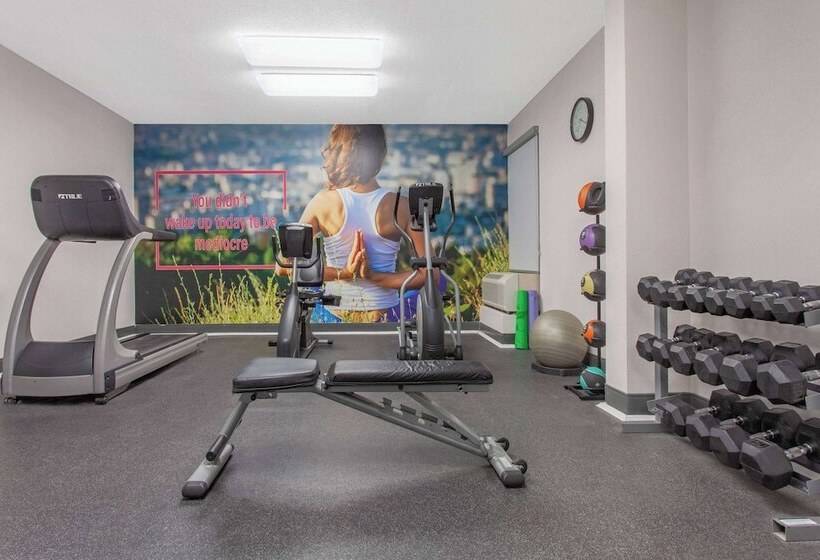 ホテル Wingate By Wyndham Charleston Coliseum