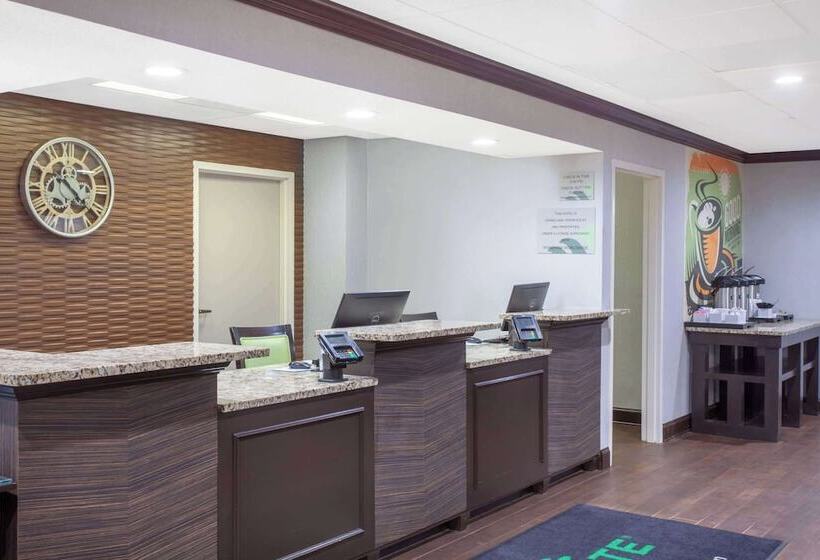 ホテル Wingate By Wyndham Charleston Coliseum