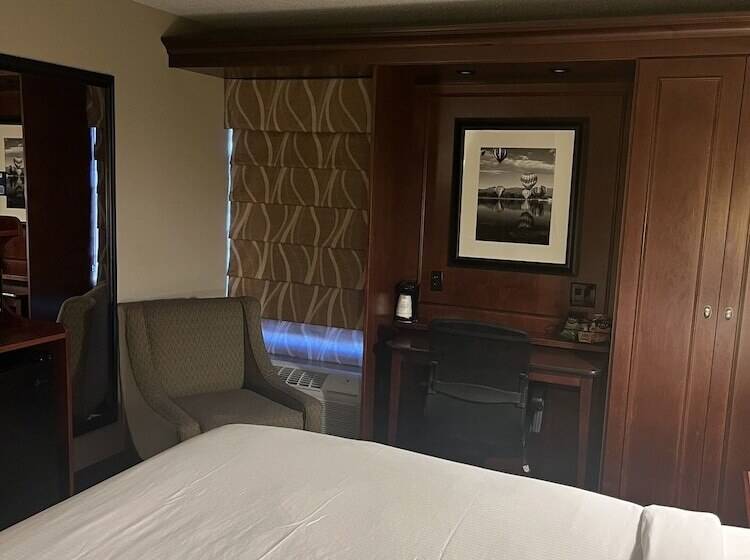 Отель Spark By Hilton Colorado Springs I 25 Central