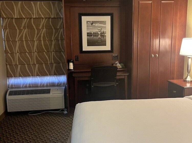 Отель Spark By Hilton Colorado Springs I 25 Central