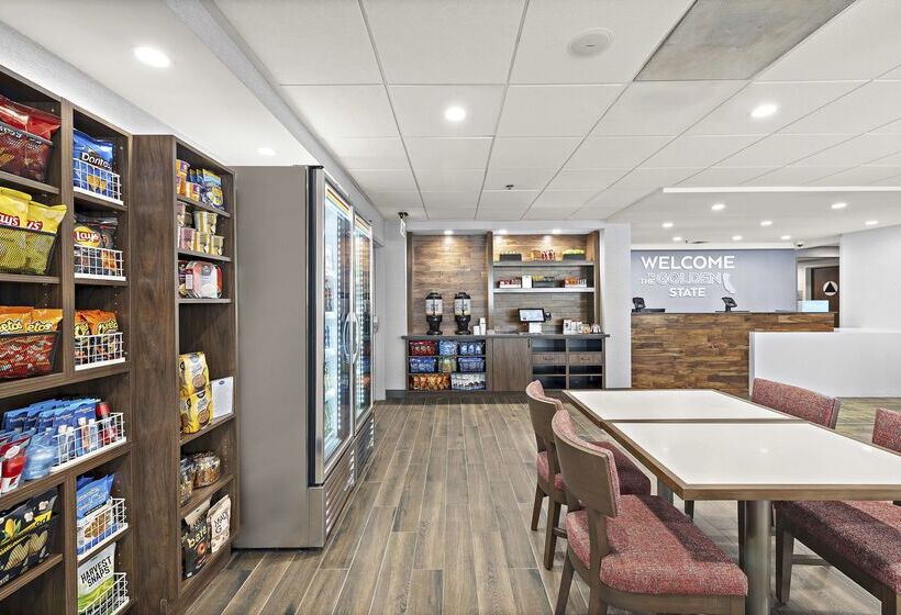 Отель Hampton Inn By Hilton Los Angeles Airport