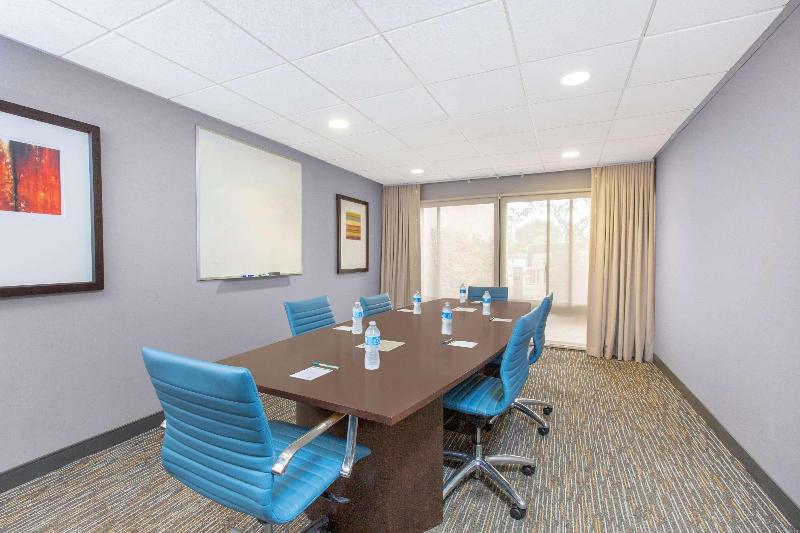 Отель Hampton Inn By Hilton Los Angeles Airport