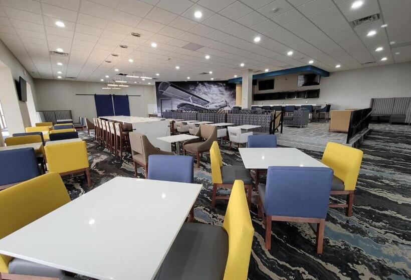 Отель Wingate By Wyndham Wichita Airport