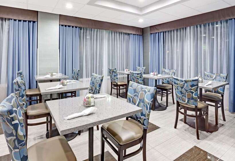 בית מלון כפרי Wyndham Garden Charlotte Airport Southeast