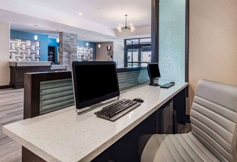 فندق Wyndham Garden Kenosha Harborside