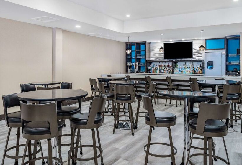 فندق Wyndham Garden Kenosha Harborside