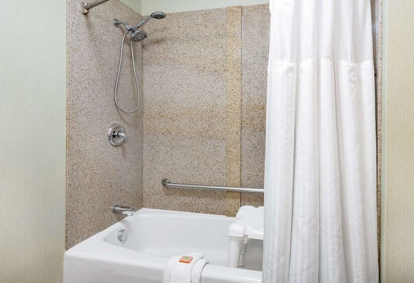 فندق Wyndham Garden Kenosha Harborside