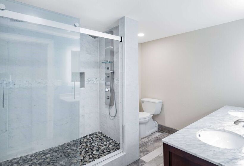 فندق Wyndham Garden Kenosha Harborside