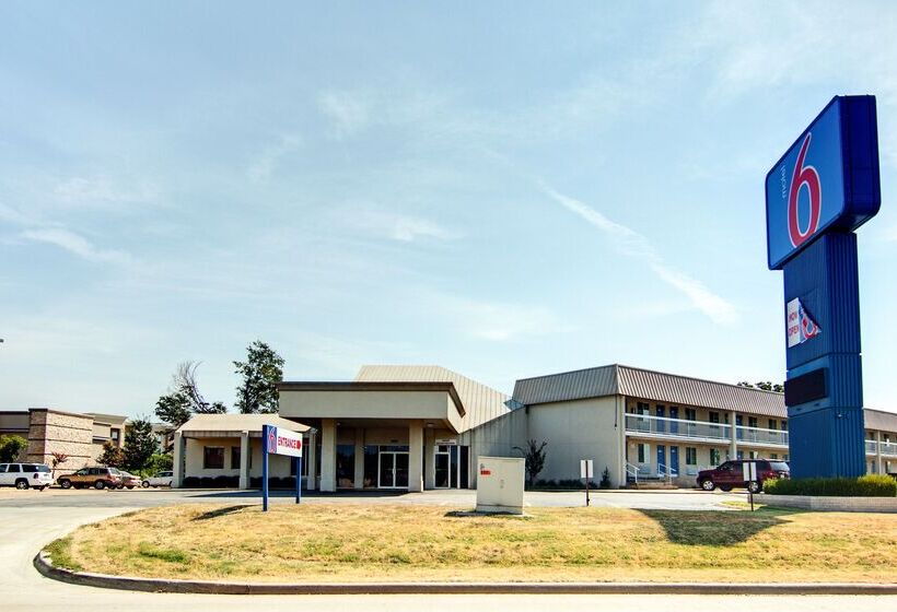 Motel 6 Mount Pleasant, Tx