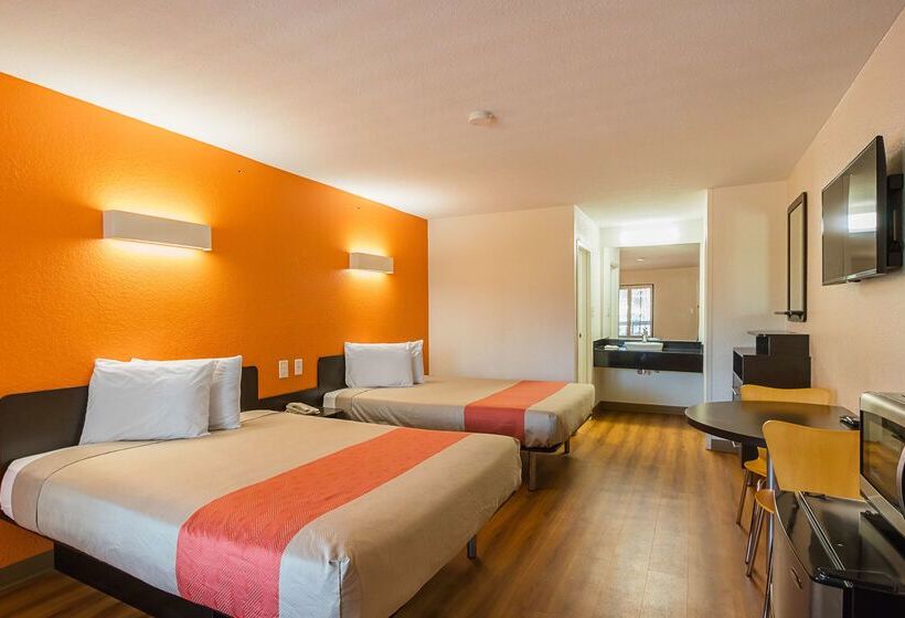 Motel 6savannah, Ga Midtown