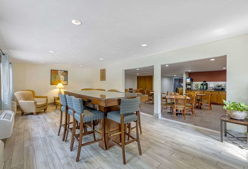 汽车旅馆  Quality Inn & Suites Lincoln South