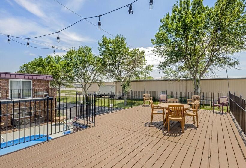 汽车旅馆  Quality Inn & Suites Lincoln South