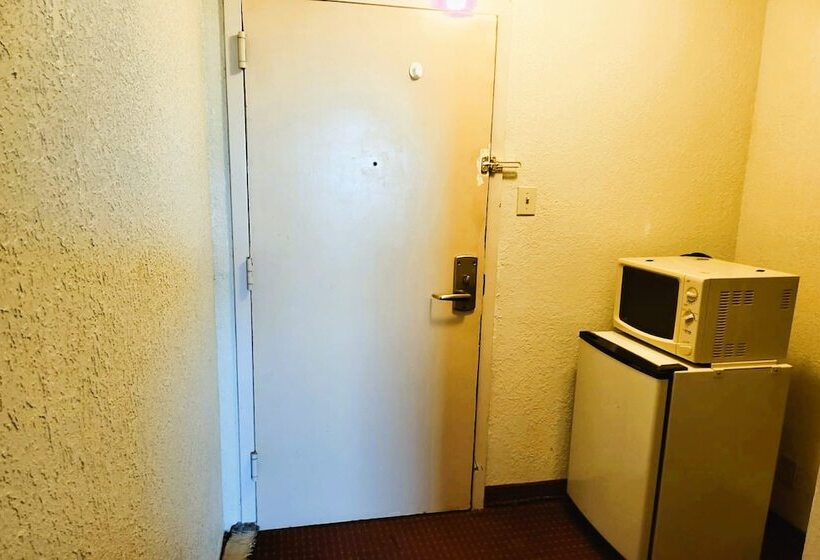 فندق على الطريق Usa Inn Junction City Near Fort Riley