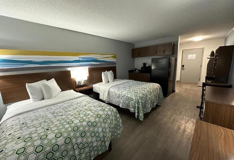 ホテル Hometowne Studios By Red Roof & Conference Center Cortland