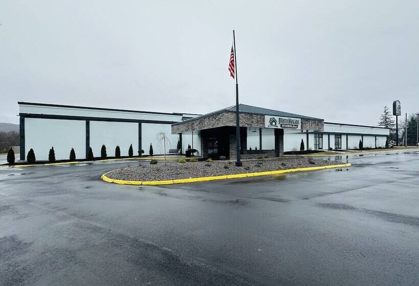 ホテル Hometowne Studios By Red Roof & Conference Center Cortland